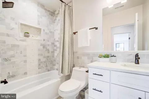244 10th St SE, Washington, DC 20003 photo 34