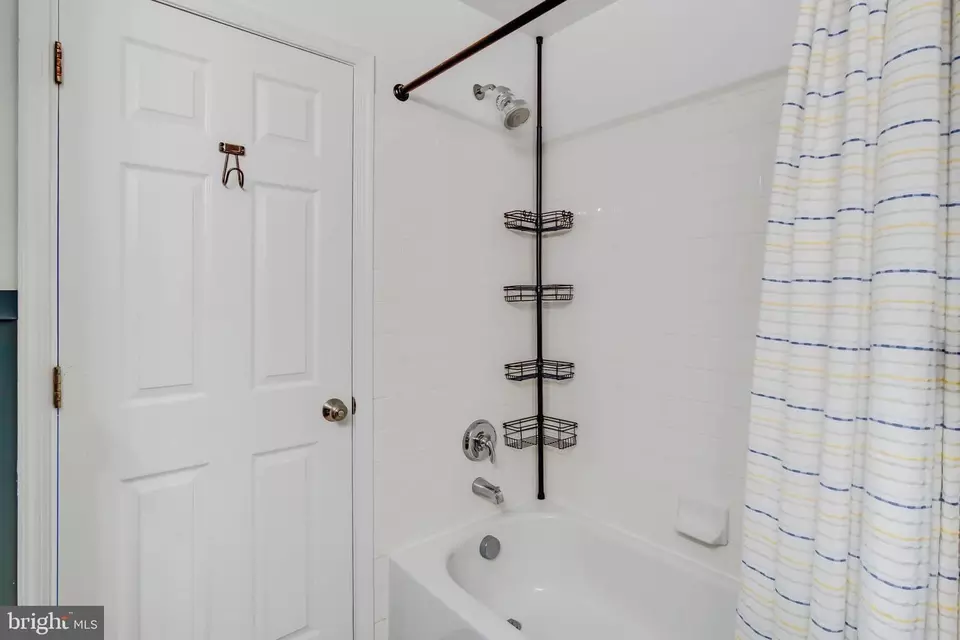 Bath - 3147 Stanton Rd SE, Washington, DC 20020 photo 3 of 4