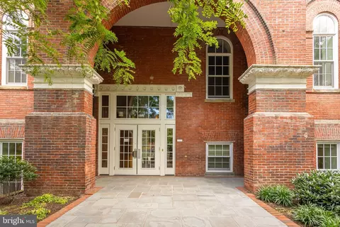 1324 E Street St SE #205, Washington, DC 20003