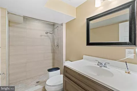 Bath - 1802 24th Pl SE, Washington, DC 20020 photo 4 of 4