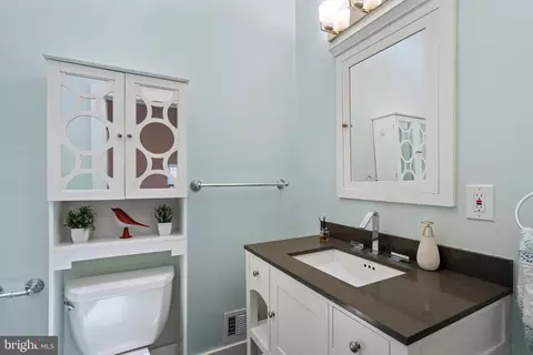 Bath - 1802 24th Pl SE, Washington, DC 20020 photo 2 of 4