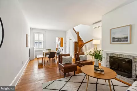 Living - 321 4th St SE, Washington, DC 20003 photo 2 of 3