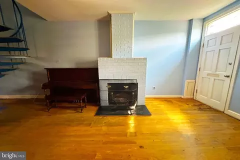 631 11th St NE, Washington, DC 20002 photo 2