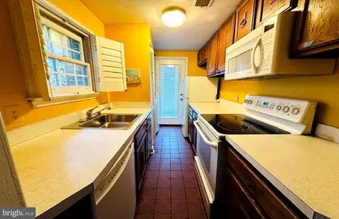631 11th St NE, Washington, DC 20002 photo 3