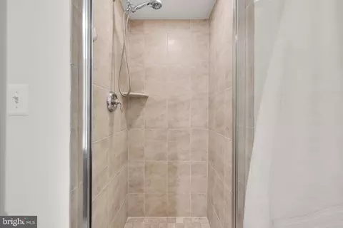 Bath - 925 4th St SE, Washington, DC 20003 photo 3 of 4