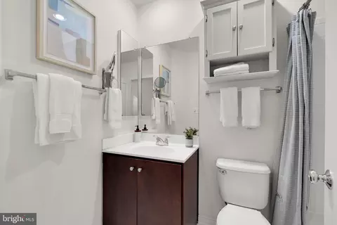 Bath - 925 4th St SE, Washington, DC 20003 photo 2 of 4