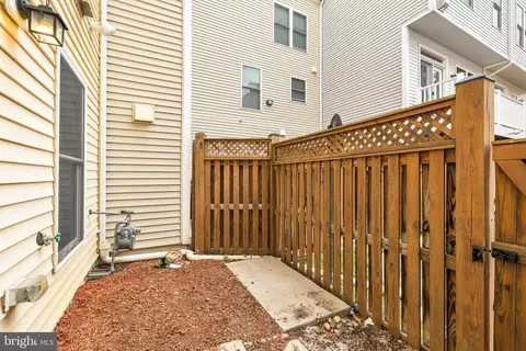 Exterior - 925 4th St SE, Washington, DC 20003 photo 2 of 5