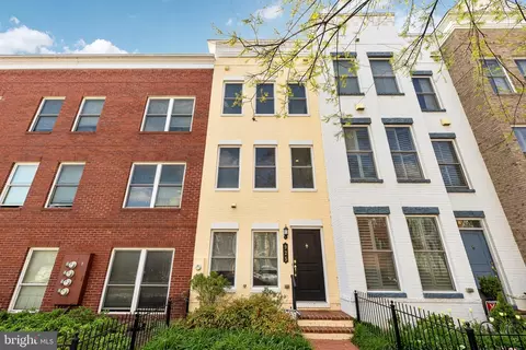 925 4th St SE, Washington, DC 20003