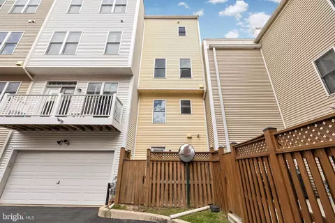Exterior - 925 4th St SE, Washington, DC 20003 photo 3 of 5