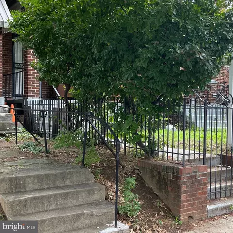 1002 15th St SE, Washington, DC 20003