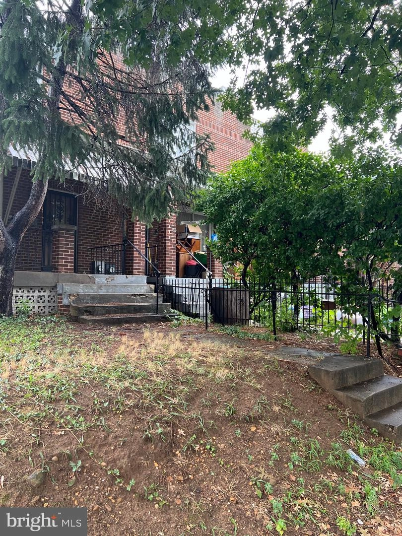 1002 15th St SE, Washington, DC 20003 photo 2