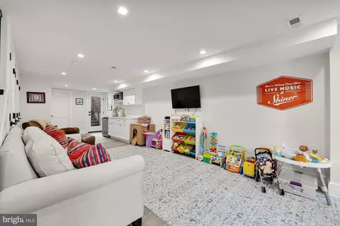 Other - 815 10th St NE, Washington, DC 20002 photo 11 of 14
