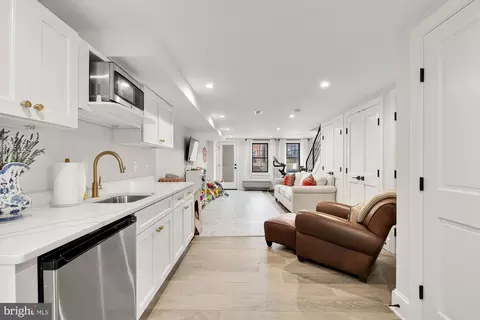 Entry Way - 815 10th St NE, Washington, DC 20002 photo 3 of 3