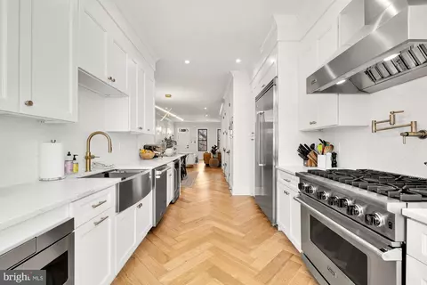 Entry Way - 815 10th St NE, Washington, DC 20002 photo 1 of 3