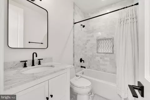 Bath - 815 10th St NE, Washington, DC 20002 photo 4 of 6