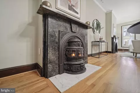 302 10th St SE, Washington, DC 20003 photo 8
