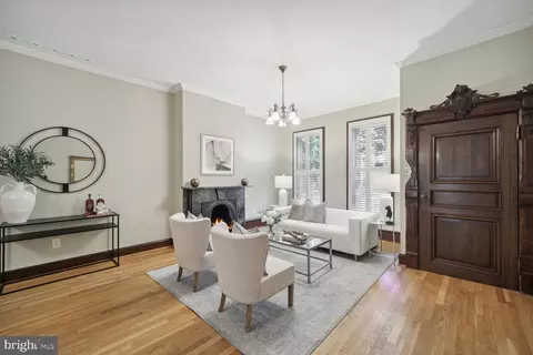 302 10th St SE, Washington, DC 20003 photo 3