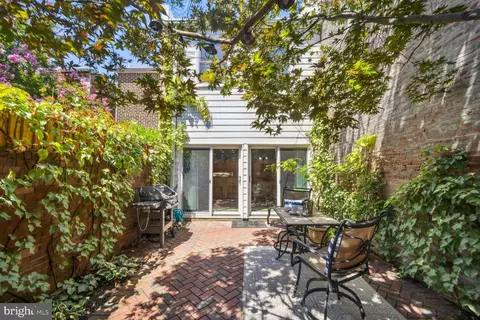302 10th St SE, Washington, DC 20003 photo 28