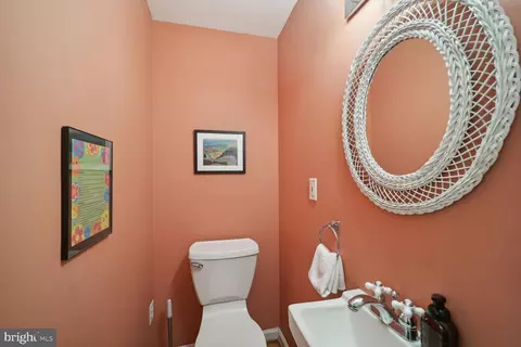 302 10th St SE, Washington, DC 20003 photo 10