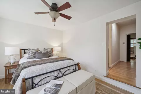 302 10th St SE, Washington, DC 20003 photo 16