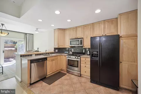 302 10th St SE, Washington, DC 20003 photo 12