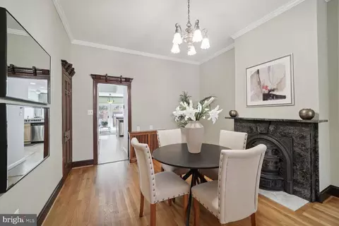 302 10th St SE, Washington, DC 20003 photo 5