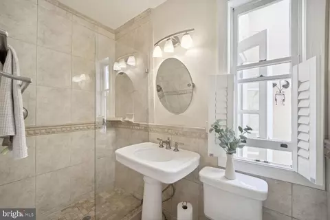 302 10th St SE, Washington, DC 20003 photo 24