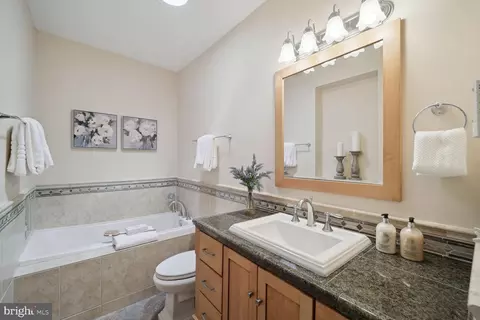 302 10th St SE, Washington, DC 20003 photo 18