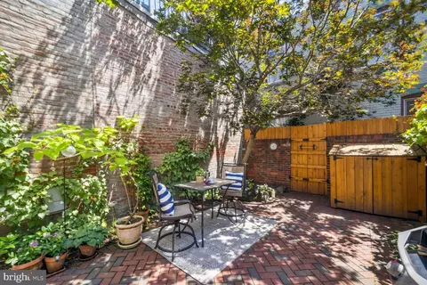 302 10th St SE, Washington, DC 20003 photo 29