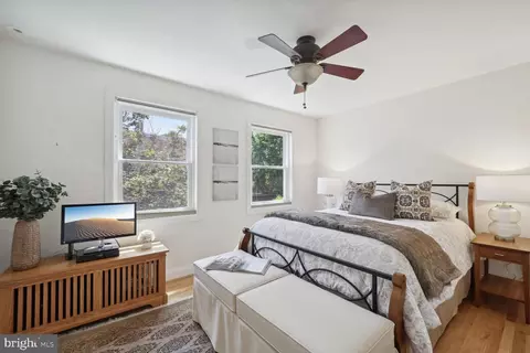302 10th St SE, Washington, DC 20003 photo 17