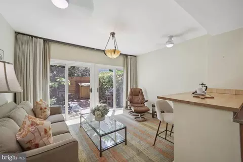 302 10th St SE, Washington, DC 20003 photo 11