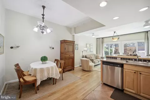 302 10th St SE, Washington, DC 20003 photo 13