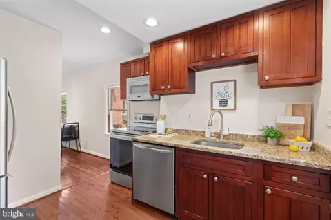 3220 D St SE, Washington, DC 20019 photo 8