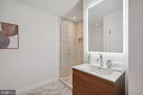 2132 Cathedral Ave NW, Washington, DC 20008 photo 6