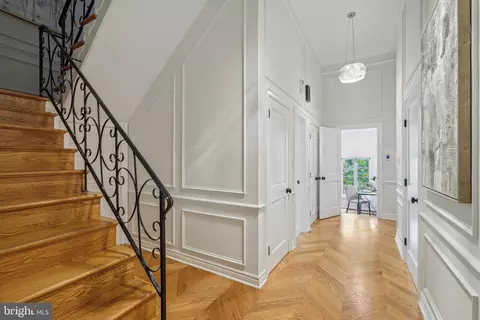2132 Cathedral Ave NW, Washington, DC 20008 photo 3