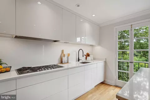 2132 Cathedral Ave NW, Washington, DC 20008 photo 13