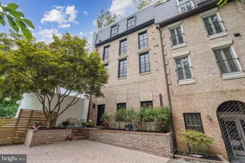 2132 Cathedral Ave NW, Washington, DC 20008