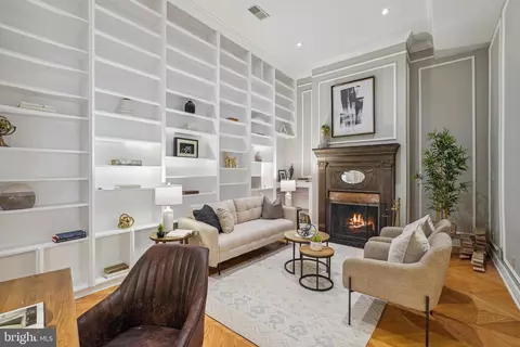 2132 Cathedral Ave NW, Washington, DC 20008 photo 4