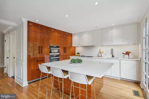2132 Cathedral Ave NW, Washington, DC 20008 photo 12