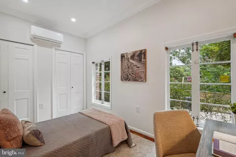 2132 Cathedral Ave NW, Washington, DC 20008 photo 5