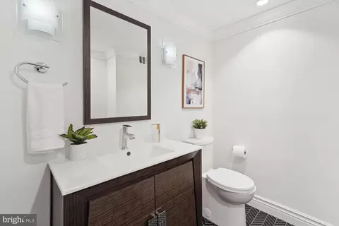 2132 Cathedral Ave NW, Washington, DC 20008 photo 19