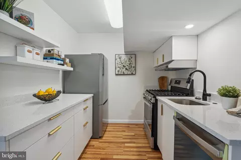 2132 Cathedral Ave NW, Washington, DC 20008 photo 27