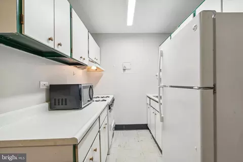 2201 L St NW #218, Washington, DC 20037