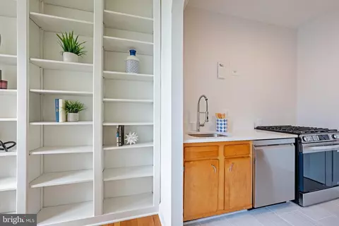 Kitchen - 2737 Devonshire Pl NW #404, Washington, DC 20008 photo 5 of 6