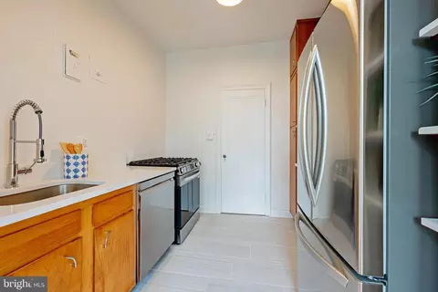 Kitchen - 2737 Devonshire Pl NW #404, Washington, DC 20008 photo 3 of 6
