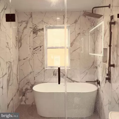 242 16th St SE, Washington, DC 20003 photo 4