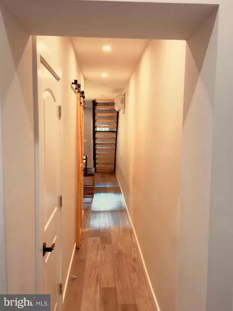 242 16th St SE, Washington, DC 20003 photo 3