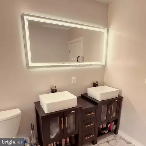 242 16th St SE, Washington, DC 20003 photo 5