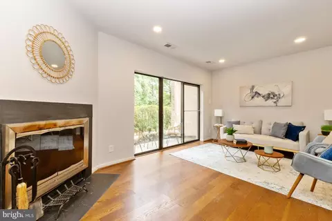 3047 Hawthorne Dr NE #3047, Washington, DC 20017