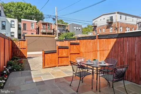 Exterior - 622 14th Pl NE, Washington, DC 20002 photo 7 of 9